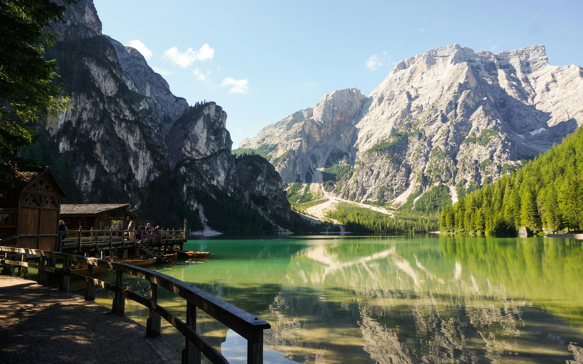 lago-di-braies-dolomites-near-cortina